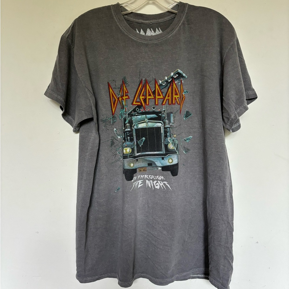 Def Leppard On Through The Night T Shirt - Picture 2 of 3